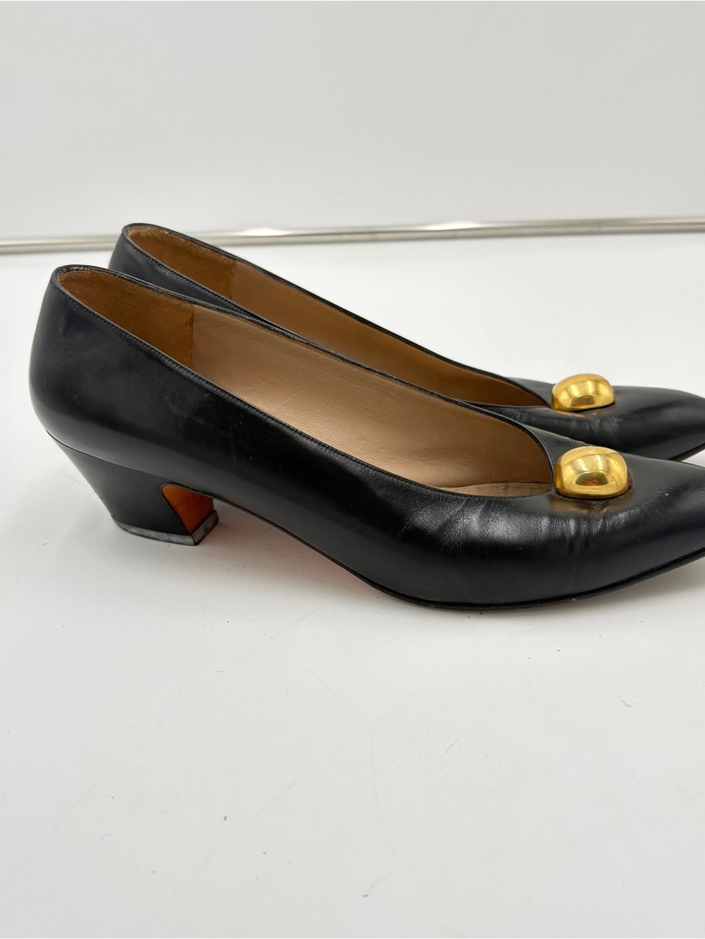 Vtg Salvatore Ferragamo Black Leather Kitten Block Heel Pumps Gold Pointed Toe 9